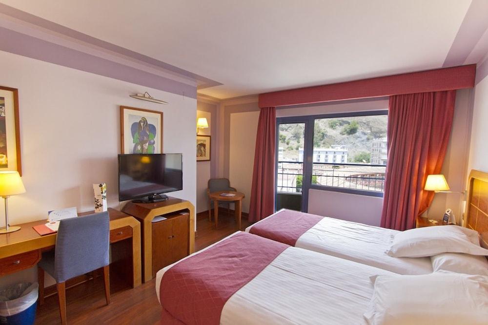 Hotel Ms Maestranza Малага Екстериор снимка