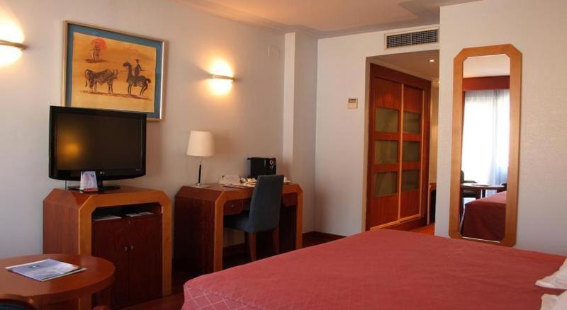 Hotel Ms Maestranza Малага Стая снимка
