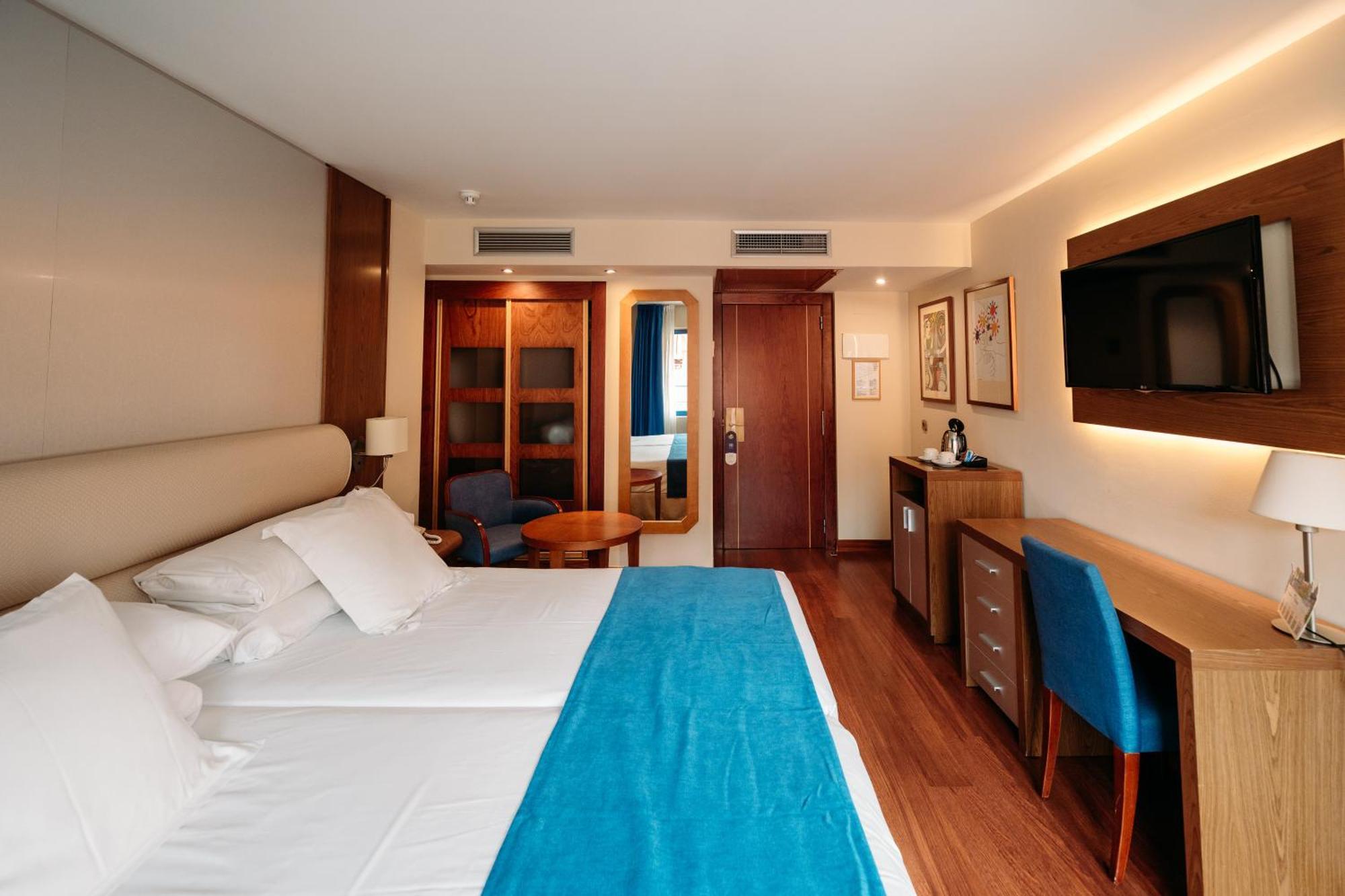 Hotel Ms Maestranza Малага Екстериор снимка