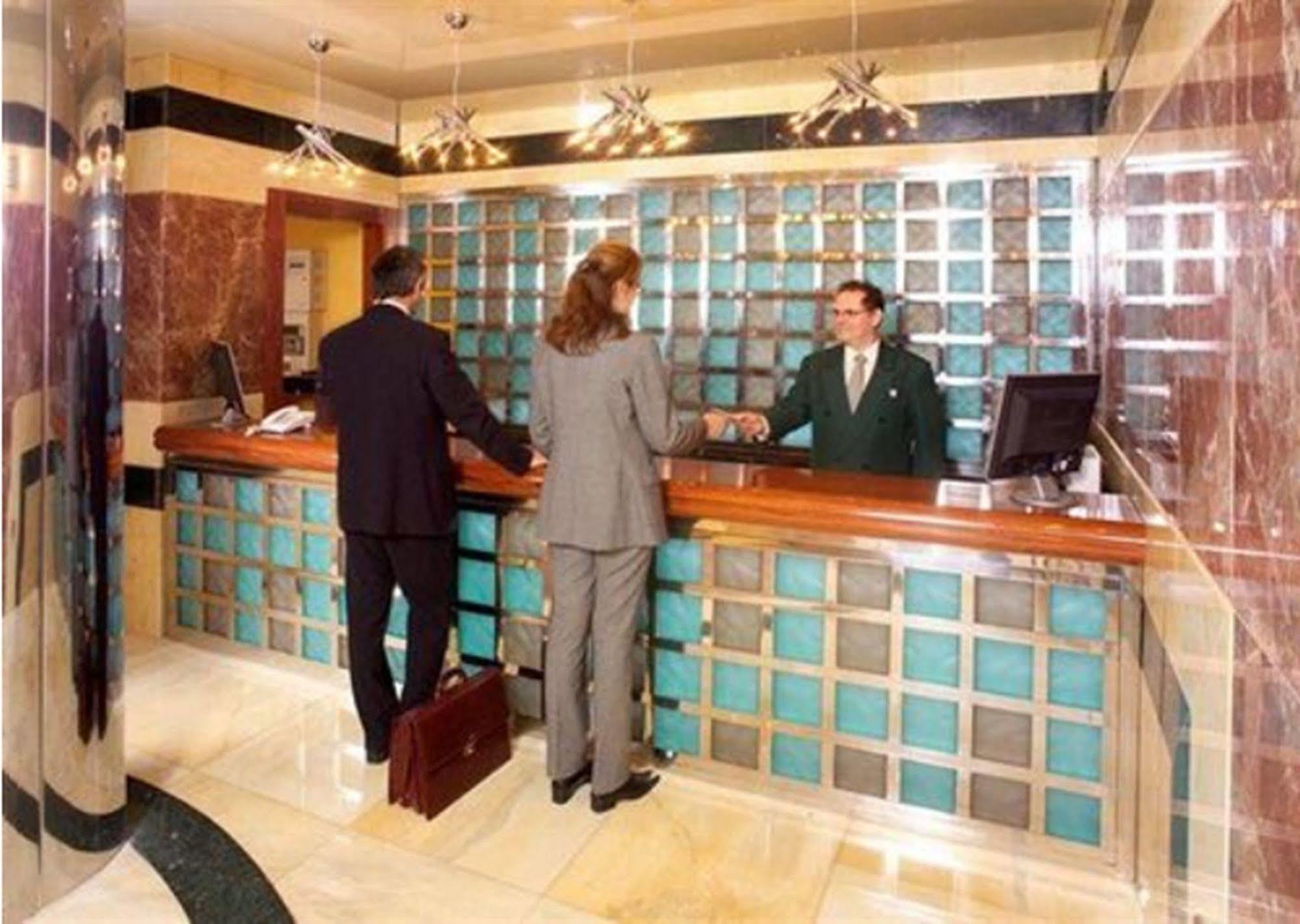 Hotel Ms Maestranza Малага Екстериор снимка